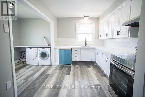 415 Chatham Street, Brantford, ON - Indoor Photo Showing Laundry Room