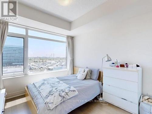 720 - 8110 Birchmount Avenue, Markham (Unionville), ON - Indoor Photo Showing Bedroom