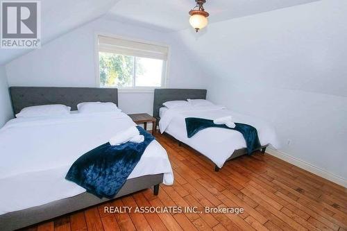 1737 Cedar Grove, Innisfil, ON - Indoor Photo Showing Bedroom