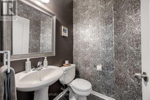 1 Eakins Drive, Aurora, ON - Indoor Photo Showing Bathroom