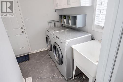 1 Eakins Drive, Aurora, ON - Indoor Photo Showing Laundry Room