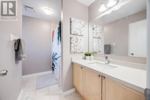 1 Eakins Drive, Aurora, ON - Indoor Photo Showing Bathroom