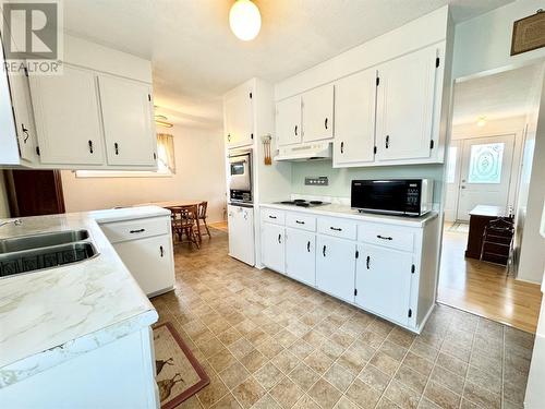 4 Bayview Heights, Head Of Bay D'Espoir, NL - Indoor Photo Showing Kitchen With Double Sink