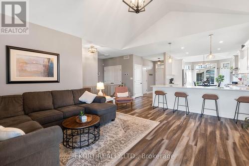 36 Farmington Crescent, Belleville, ON - Indoor Photo Showing Living Room