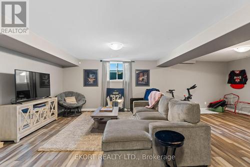 36 Farmington Crescent, Belleville, ON - Indoor Photo Showing Living Room