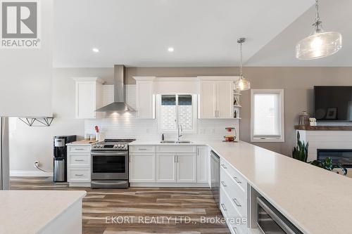 36 Farmington Crescent, Belleville, ON - Indoor Photo Showing Kitchen With Upgraded Kitchen