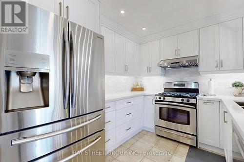 38 Starr Crescent, Aurora, ON - Indoor Photo Showing Kitchen With Stainless Steel Kitchen