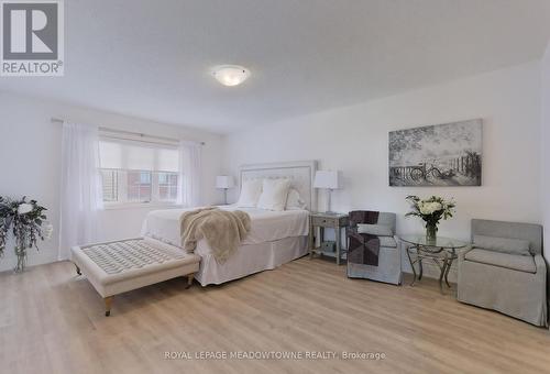 125 Burnhamthorpe Road E, Oakville, ON - Indoor Photo Showing Bedroom