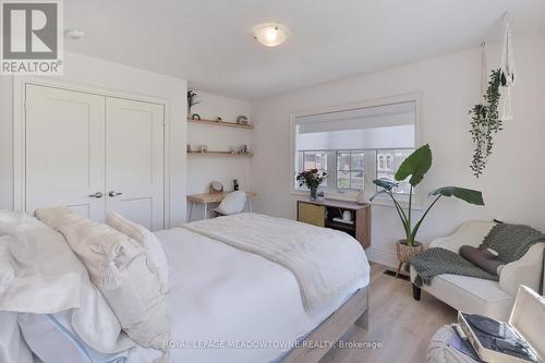 125 Burnhamthorpe Road E, Oakville, ON - Indoor Photo Showing Bedroom