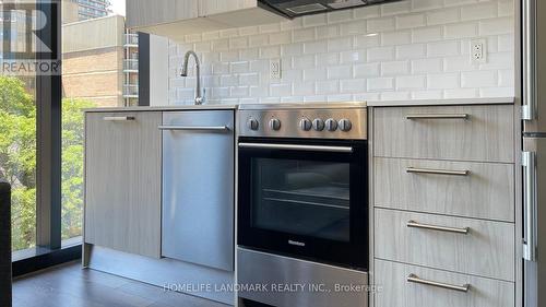 403 - 28 Wellesley Street E, Toronto, ON - Indoor Photo Showing Kitchen