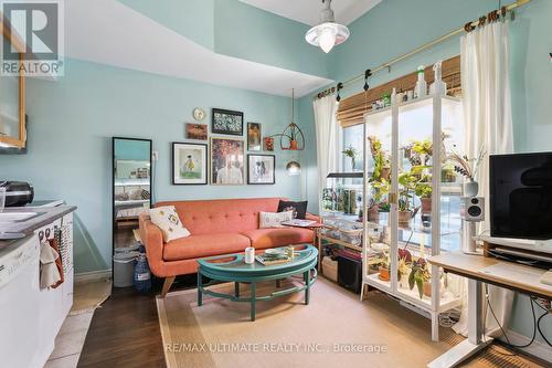 207 - 410 Queens Quay W, Toronto, ON - Indoor Photo Showing Living Room
