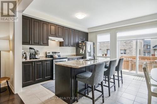 87 Wesmina Avenue, Whitchurch-Stouffville, ON - Indoor Photo Showing Kitchen With Upgraded Kitchen