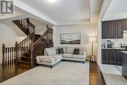 87 Wesmina Avenue, Whitchurch-Stouffville, ON - Indoor Photo Showing Living Room