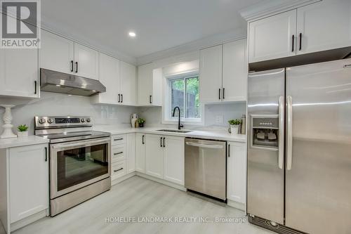 1112 Montgomery Drive, Oakville (Glen Abbey), ON - Indoor Photo Showing Kitchen With Stainless Steel Kitchen With Upgraded Kitchen