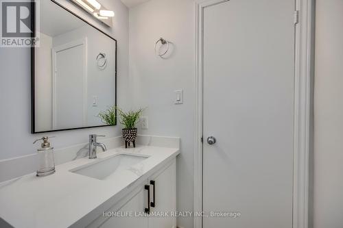 1112 Montgomery Drive, Oakville, ON - Indoor Photo Showing Bathroom