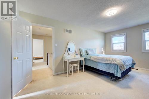 1537 Queensbury Crescent, Oakville, ON - Indoor Photo Showing Bedroom