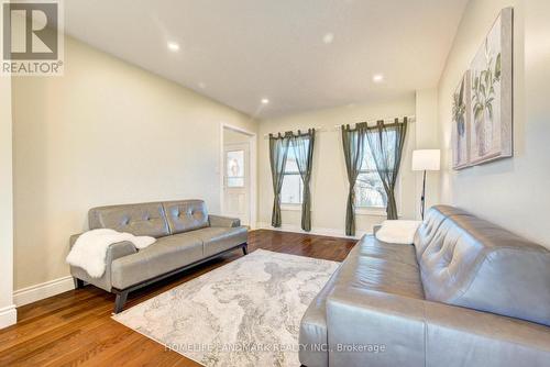 1537 Queensbury Crescent, Oakville, ON - Indoor Photo Showing Living Room