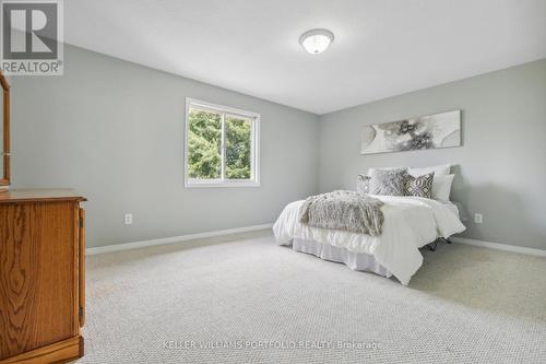 5 Breesegarden Lane, Guelph, ON - Indoor Photo Showing Bedroom