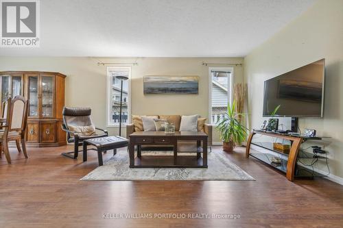 5 Breesegarden Lane, Guelph, ON - Indoor Photo Showing Living Room