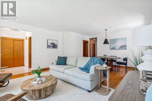 51 Alanmeade Crescent, Toronto, ON - Indoor Photo Showing Living Room