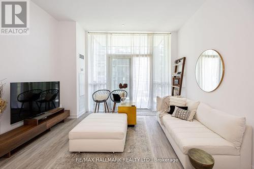 116 - 415 Sea Ray Avenue, Innisfil, ON - Indoor Photo Showing Living Room