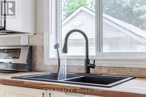 31 Shakespeare Avenue, Niagara-On-The-Lake, ON - Indoor Photo Showing Kitchen With Double Sink