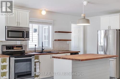 31 Shakespeare Avenue, Niagara-On-The-Lake, ON - Indoor Photo Showing Kitchen With Double Sink