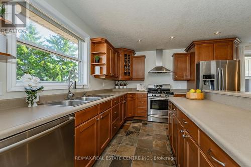 1282 Greenfield Road, Cambridge, ON - Indoor Photo Showing Kitchen With Double Sink