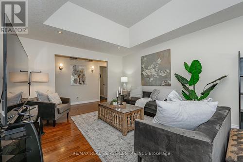 1282 Greenfield Road, Cambridge, ON - Indoor Photo Showing Living Room