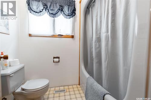 109 1St Avenue E, Gravelbourg, SK - Indoor Photo Showing Bathroom