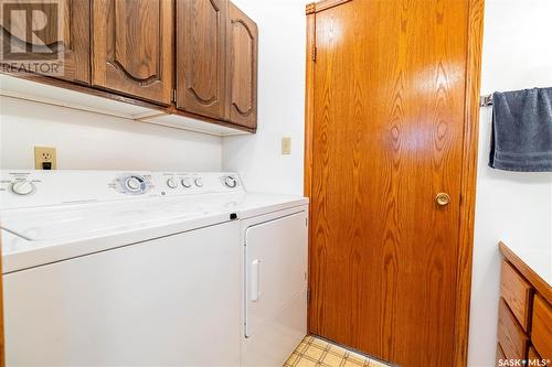 109 1St Avenue E, Gravelbourg, SK - Indoor Photo Showing Laundry Room