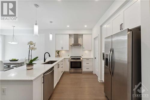 812 Atrium Ridge, Ottawa, ON - Indoor Photo Showing Kitchen With Upgraded Kitchen