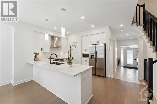 812 Atrium Ridge, Ottawa, ON - Indoor Photo Showing Kitchen With Upgraded Kitchen