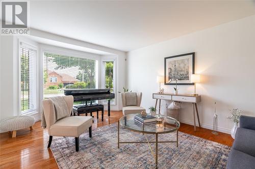 2037 Charlene Lane, Tecumseh, ON - Indoor Photo Showing Living Room