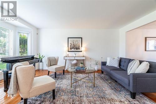 2037 Charlene Lane, Tecumseh, ON - Indoor Photo Showing Living Room