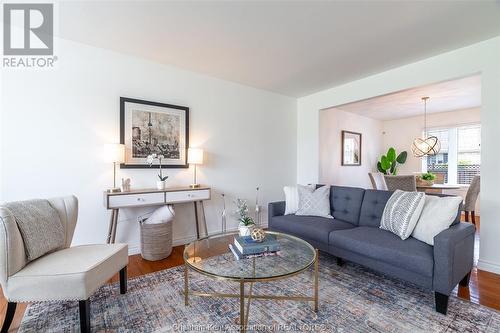 2037 Charlene Lane, Tecumseh, ON - Indoor Photo Showing Living Room