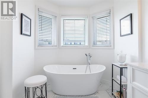 2037 Charlene Lane, Tecumseh, ON - Indoor Photo Showing Bathroom