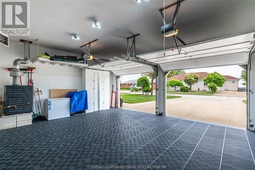 2037 Charlene Lane, Tecumseh, ON - Indoor Photo Showing Garage