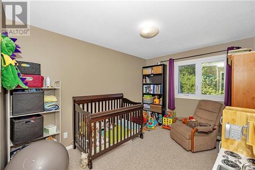 10 Lindhurst Crescent, Ottawa, ON - Indoor Photo Showing Bedroom