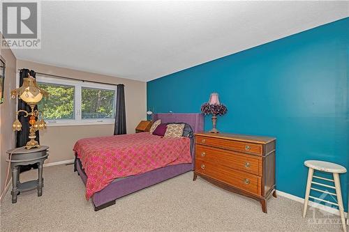 10 Lindhurst Crescent, Ottawa, ON - Indoor Photo Showing Bedroom