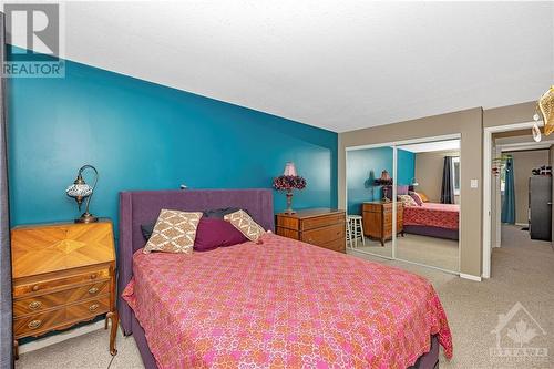 10 Lindhurst Crescent, Ottawa, ON - Indoor Photo Showing Bedroom