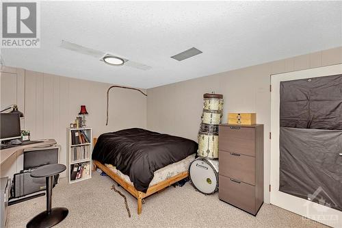 10 Lindhurst Crescent, Ottawa, ON - Indoor Photo Showing Bedroom