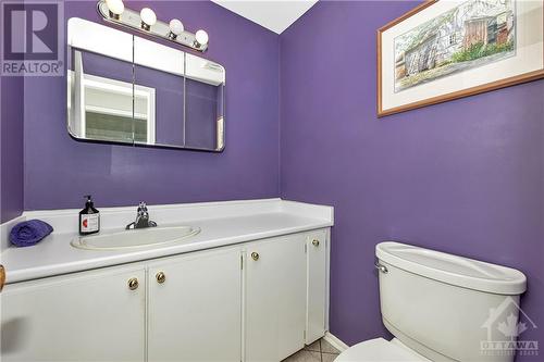 10 Lindhurst Crescent, Ottawa, ON - Indoor Photo Showing Bathroom