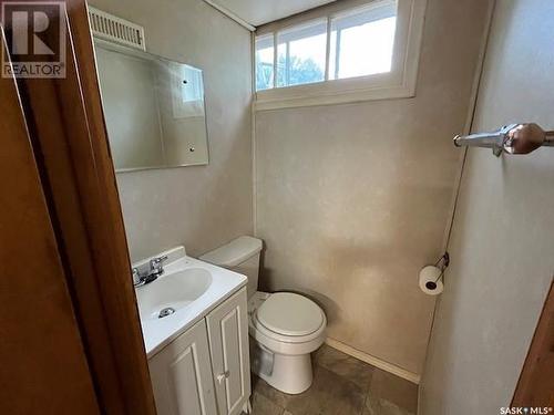 435 Main Street S, Moose Jaw, SK - Indoor Photo Showing Bathroom