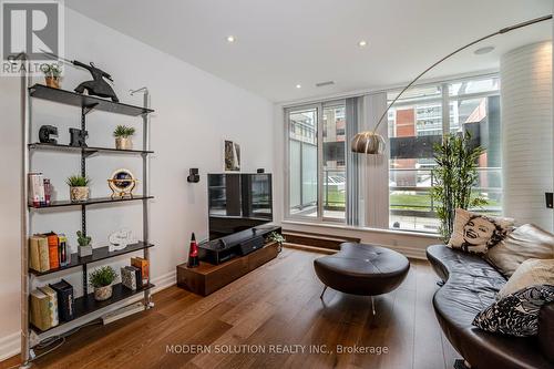 302 - 770 Bay Street, Toronto, ON - Indoor