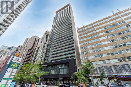 302 - 770 Bay Street, Toronto (Bay Street Corridor), ON - Outdoor With Facade