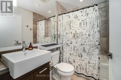 302 - 770 Bay Street, Toronto (Bay Street Corridor), ON - Indoor Photo Showing Bathroom