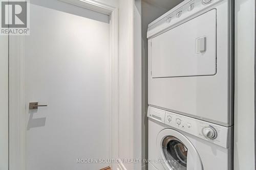 302 - 770 Bay Street, Toronto (Bay Street Corridor), ON - Indoor Photo Showing Laundry Room