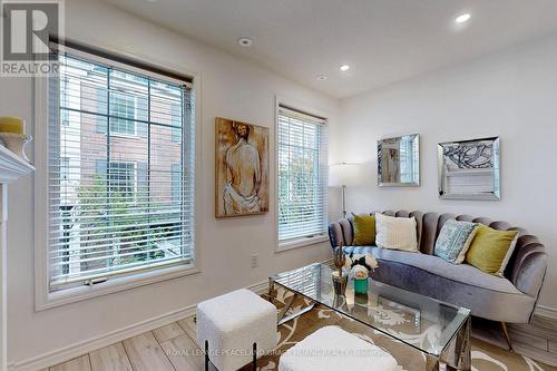 528 - 3 Everson Drive, Toronto (Willowdale East), ON - Indoor Photo Showing Living Room