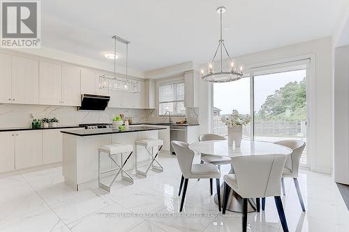 6 Taurus Crescent, East Gwillimbury, ON - Indoor Photo Showing Dining Room